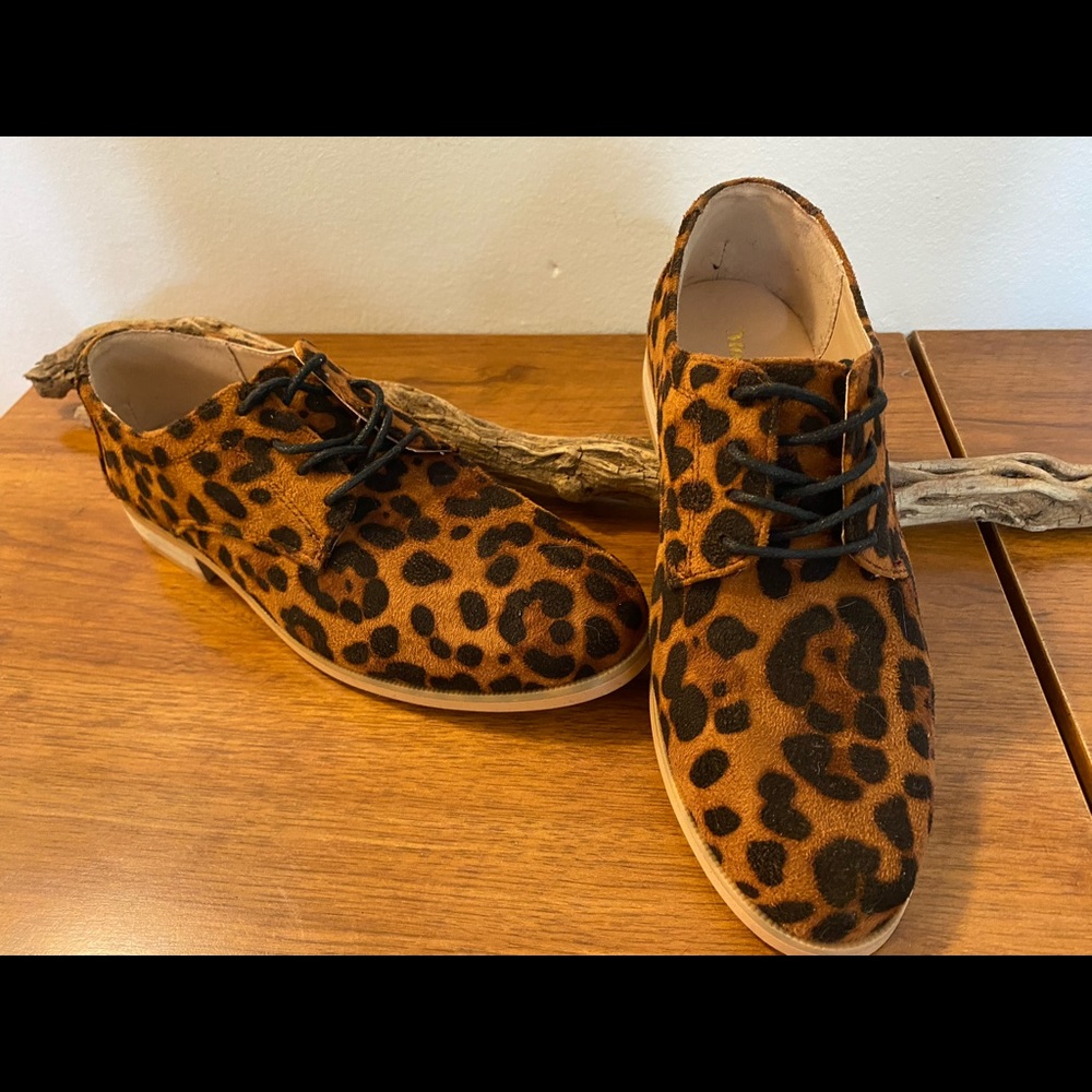 Sz 7 leopard print oxfords